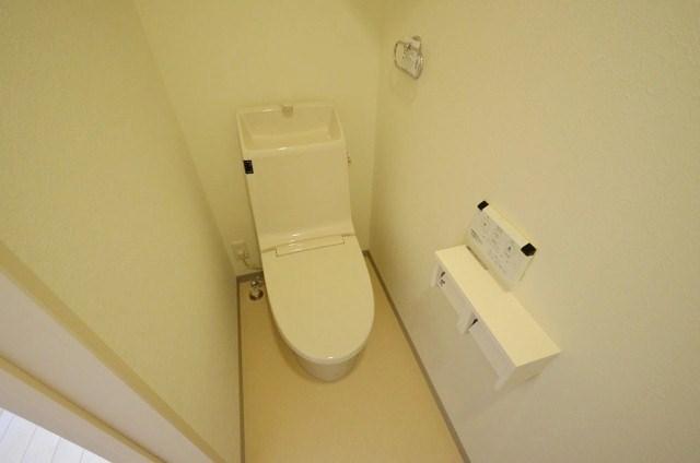 Toilet. "Beshia shower toilet" on the first floor toilet INAX. Compact design with a flat-screen tank. It is with warm water washing toilet seat. Easy-to-use remote control wall. (1 Building)
