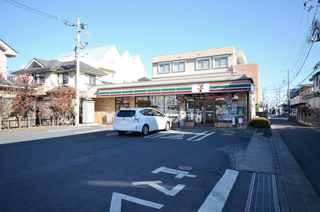 Convenience store. 260m until the Seven-Eleven store Sayama