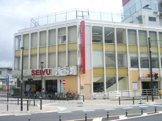 Supermarket. Seiyu to (super) 751m
