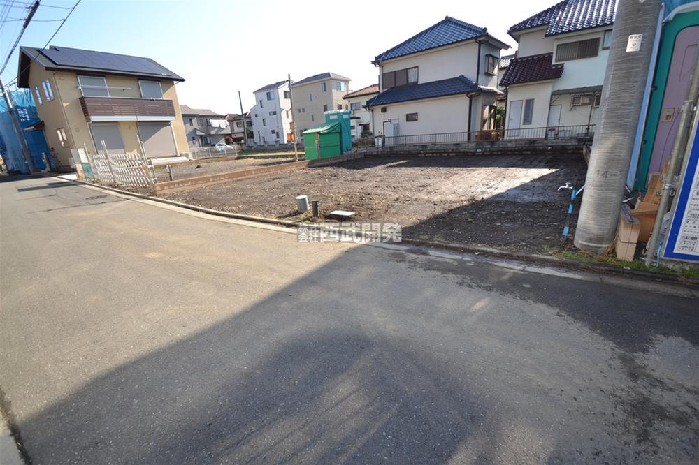 Local photos, including front road. Local (11 May 2013) Shooting