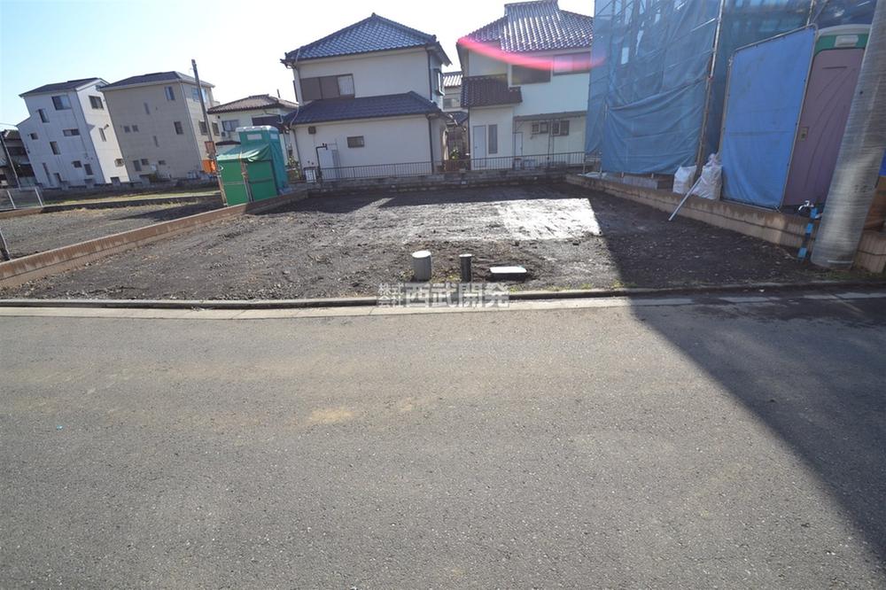 Local photos, including front road. Local (11 May 2013) Shooting