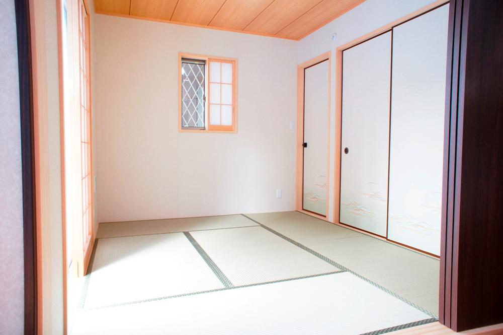 Non-living room. Living and bright Japanese-style room lined pleasing to the drawing room