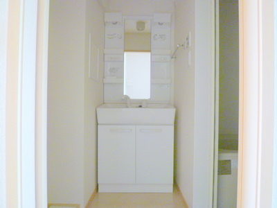 Washroom. Shampoo dresser comes with! 