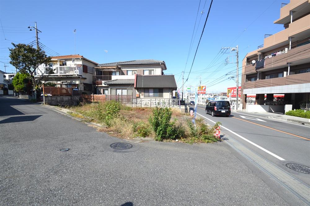 Local photos, including front road. Local (11 May 2013) Shooting