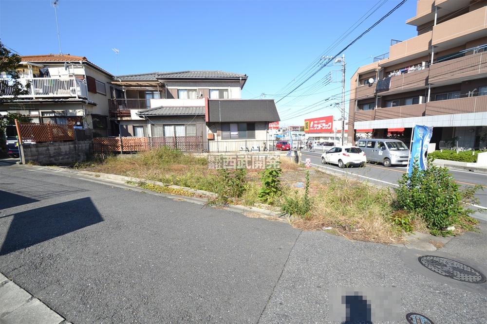 Local photos, including front road. Local (11 May 2013) Shooting