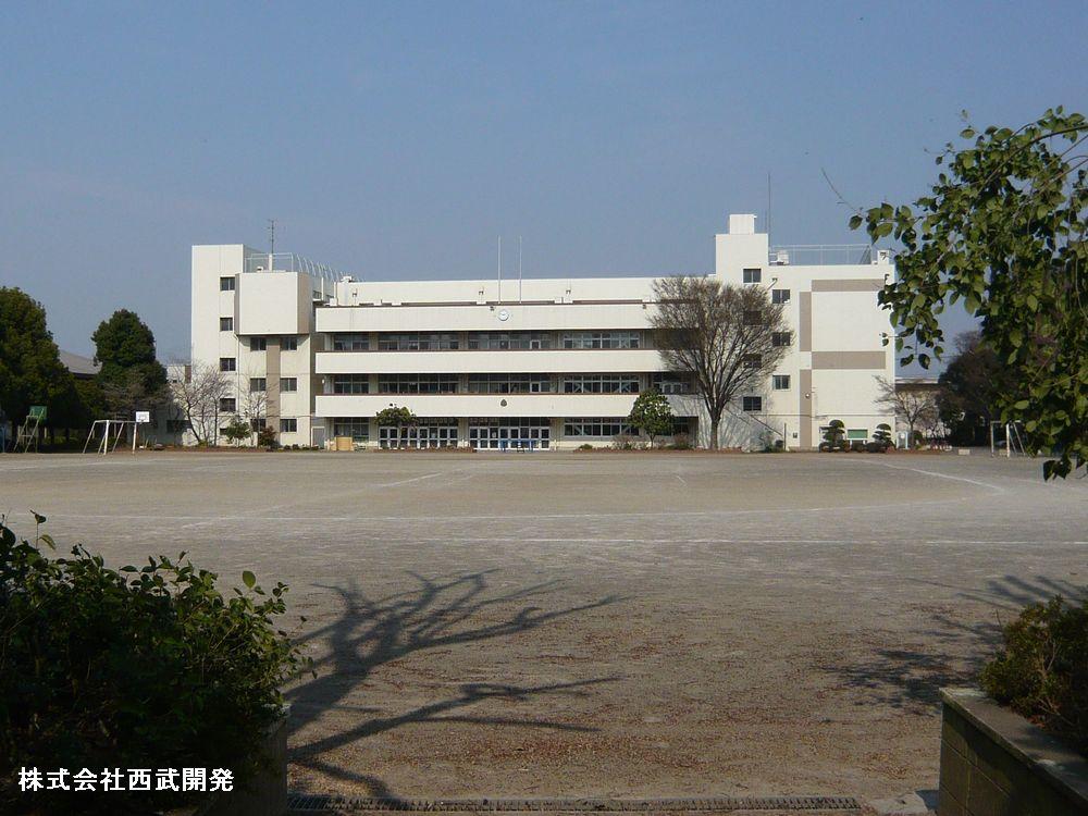 Primary school. 190m until Hirose elementary school