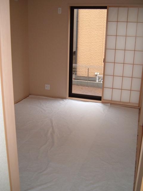 Other introspection. Indoor (September 2013) captured the first floor 6-mat Japanese-style room
