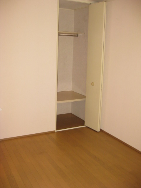 Other room space. Entrance next to Western style room