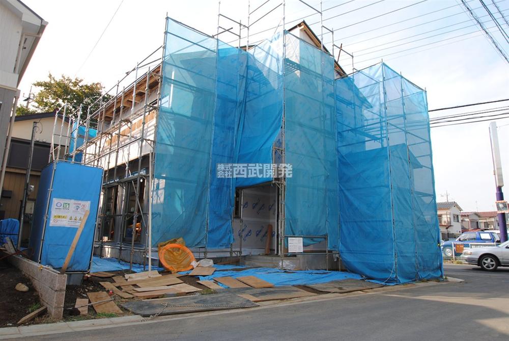 Local photos, including front road. Local (10 May 2013) Shooting