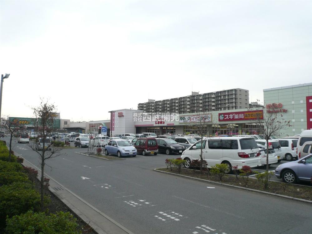 Shopping centre. Iriso 520m to Market City