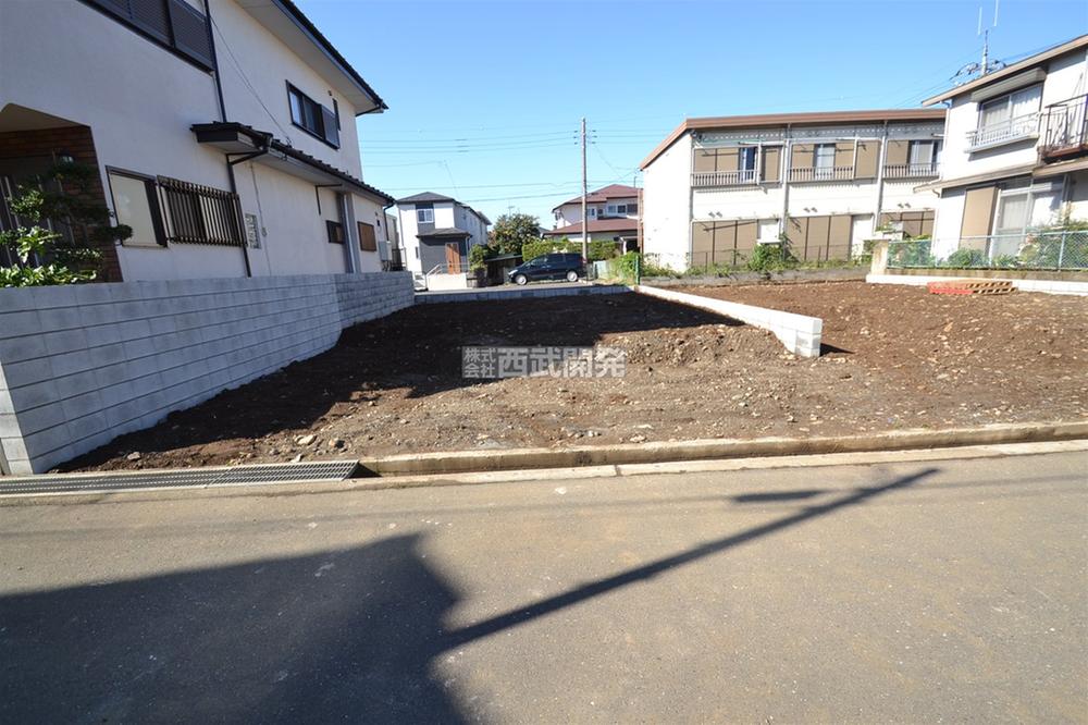 Local photos, including front road. Local Building 2 (October 2013) Shooting