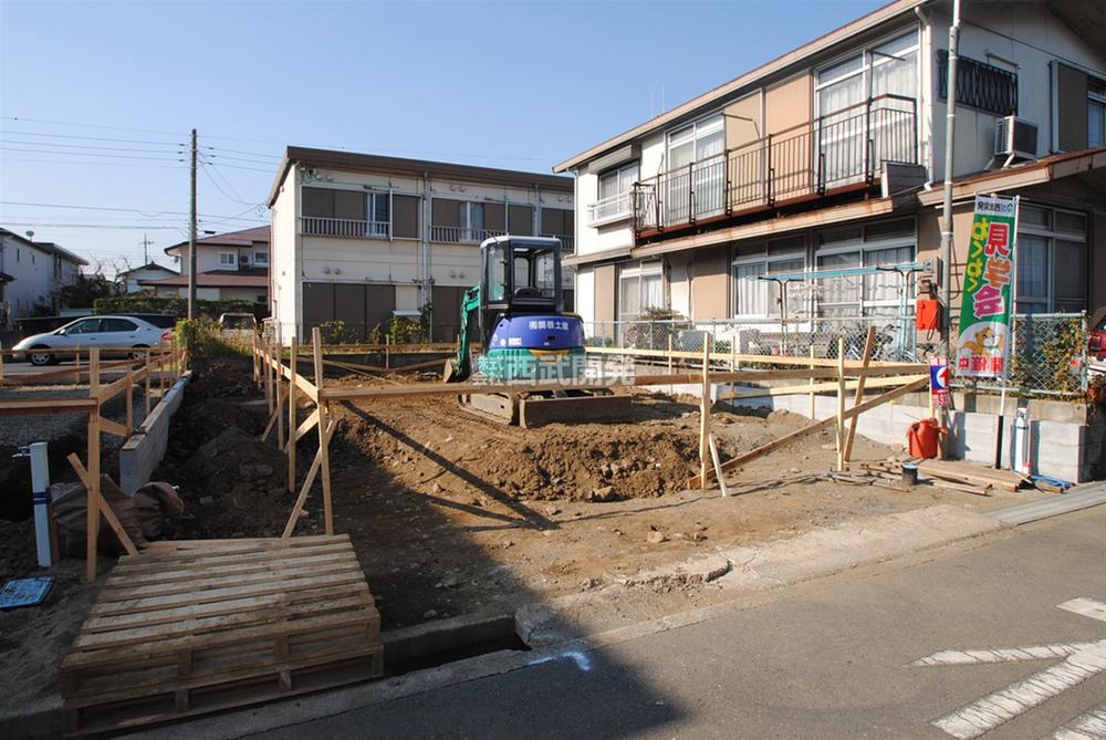 Local photos, including front road. Local 1 Building (December 2013) Shooting