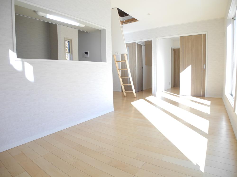 Same specifications photos (living). ☆ Scheduled to be completed the end of December ☆ ※ Living example Light of the sun is bright