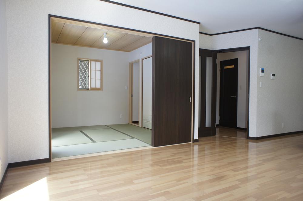 Living. Japanese-style room from the bright living room!  Same specifications construction cases