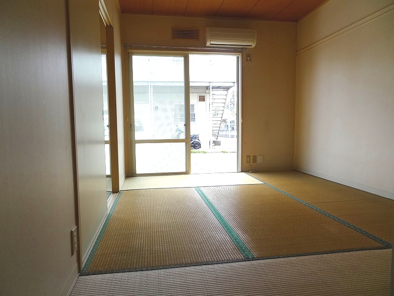 Living and room. Japanese-style room west