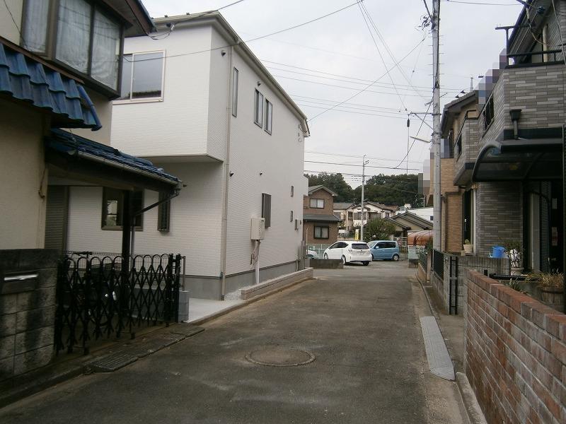 Local photos, including front road. Local (October 10, 2013) Shooting