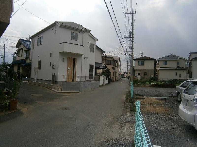 Local photos, including front road. Local (October 10, 2013) Shooting