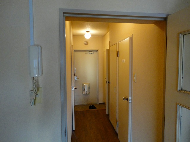 Other room space. Corridor