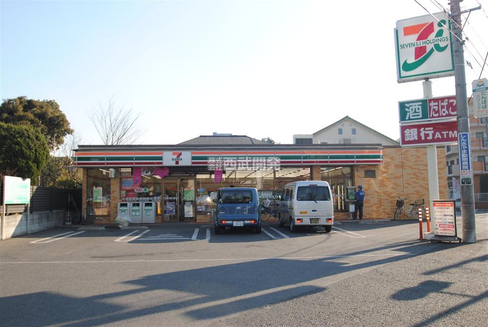 Convenience store. 120m to Seven-Eleven