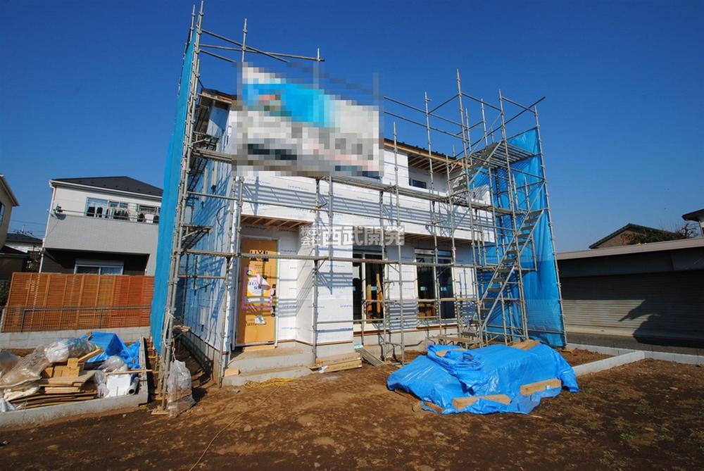 Local photos, including front road. Local (12 May 2013) Shooting