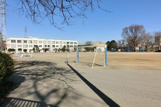Primary school. 1000m to Kashiwabara elementary school