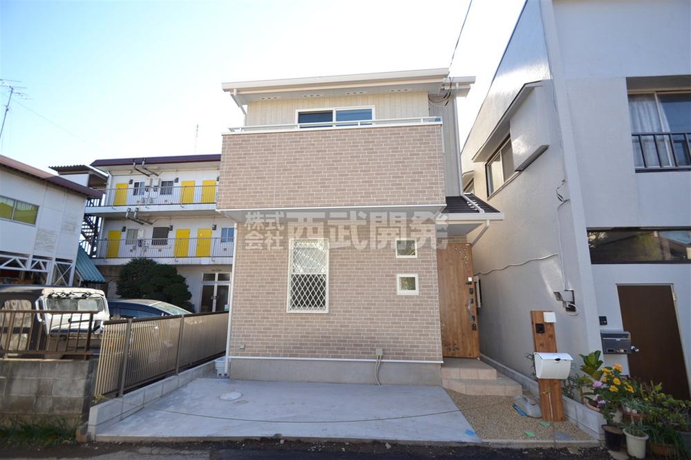 Local photos, including front road. Local (11 May 2013) Shooting