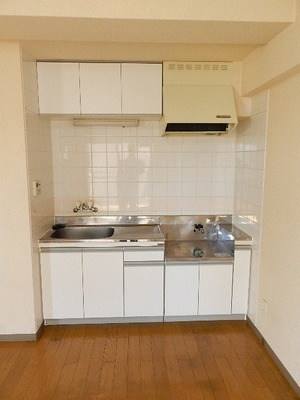 Kitchen. Gas stove 2 burners installed Allowed