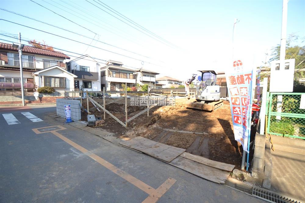 Local photos, including front road. Local (11 May 2013) Shooting