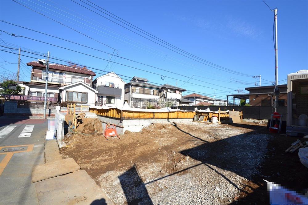 Local photos, including front road. Local (11 May 2013) Shooting