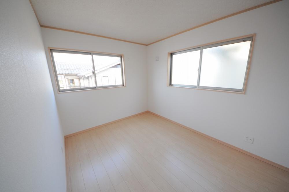 Same specifications photos (Other introspection). Same specifications