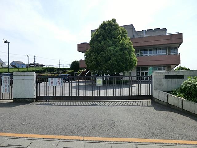 Junior high school. Sayama 954m to stand center junior high school