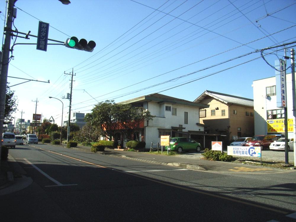 Local photos, including front road. Local (11 May 2013) Shooting