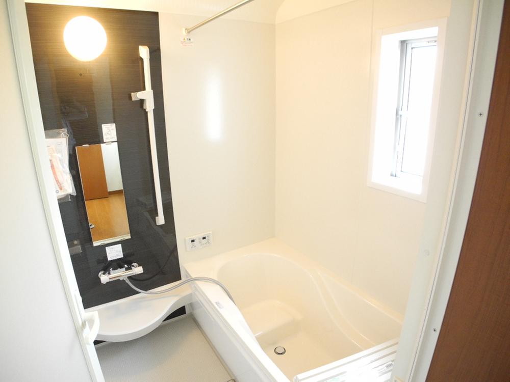 Same specifications photo (bathroom). Same manufacturer construction cases