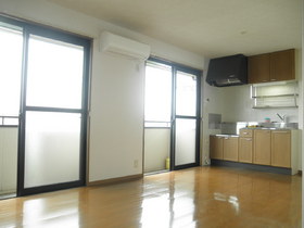 Living and room. Same property ・ This is the inverting type of room