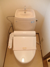 Toilet. Same property ・ This is the inverting type of room