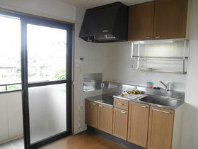 Kitchen. Same property ・ This is the inverting type of room