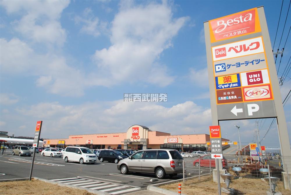 Shopping centre. 1100m to Vesta Sayama