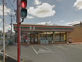 Convenience store. 550m to Seven-Eleven (convenience store)