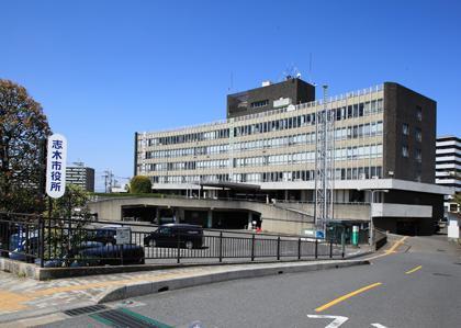 Government office. Shiki 1810m "Shimomuneoka 3-chome" to city hall 6 minutes by bus from the bus stop, It is city hall in two minutes, "Iroha Bridge" bus stop walk