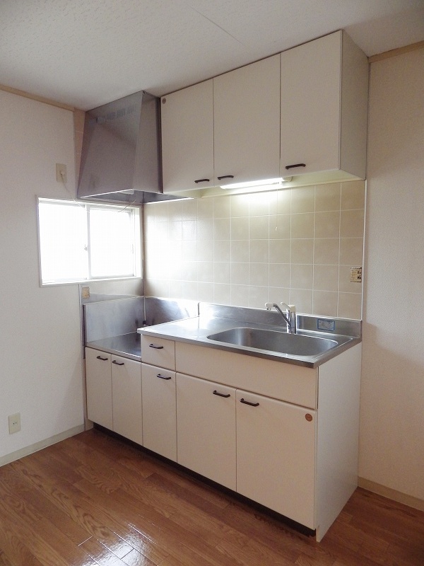 Kitchen. There is a window in the kitchen ☆