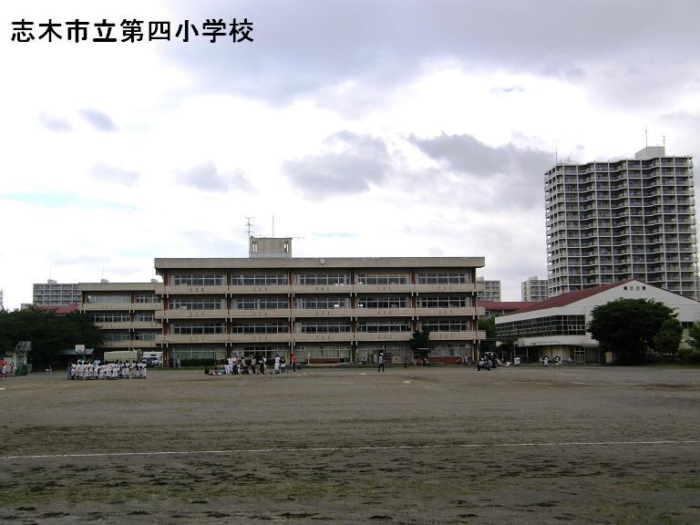 Primary school. Shiki fourth elementary school up to 350m