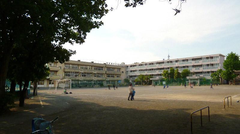 Primary school. Shiki 300m to the third elementary school