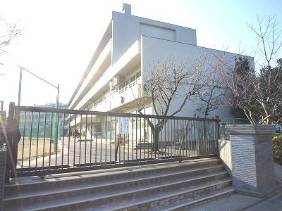 Junior high school. Shiki Municipal Shiki until junior high school 705m