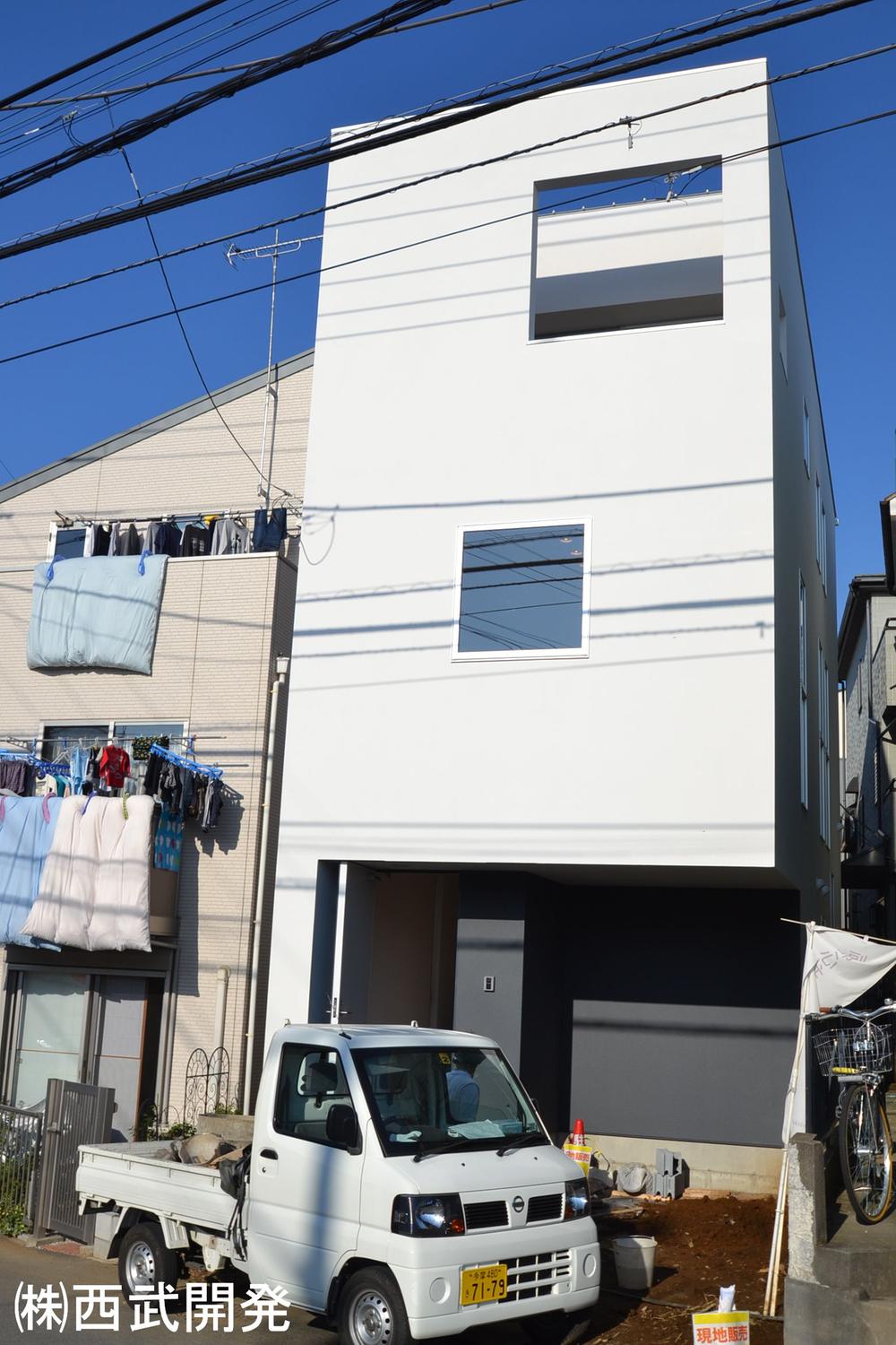 Local appearance photo. Local (11 May 2013) Shooting