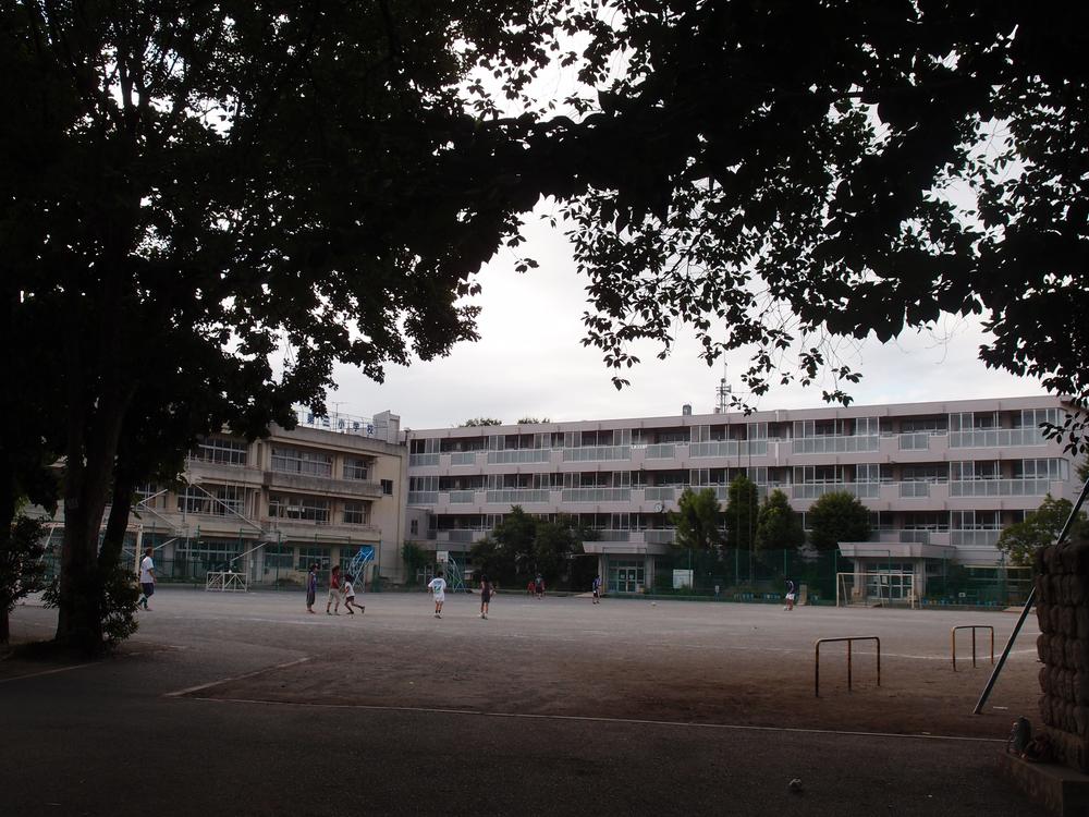 Junior high school. Shiki Municipal Shiki until junior high school 1680m