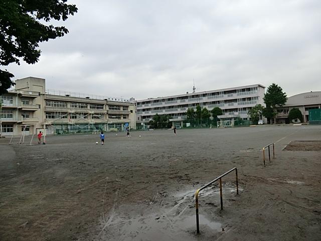 Primary school. Shiki third elementary school up to 350m