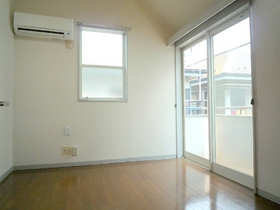 Living and room. ◆ Large living room windows ◆