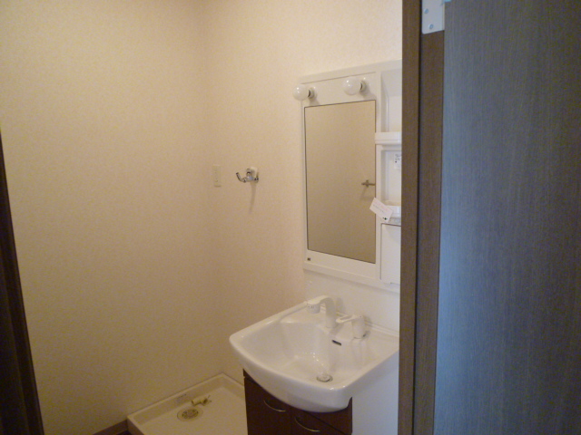 Washroom. Same property, Is another of the room.