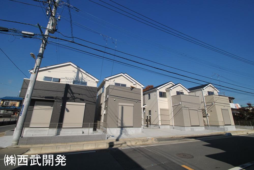 Local photos, including front road. Local (11 May 2013) Shooting 