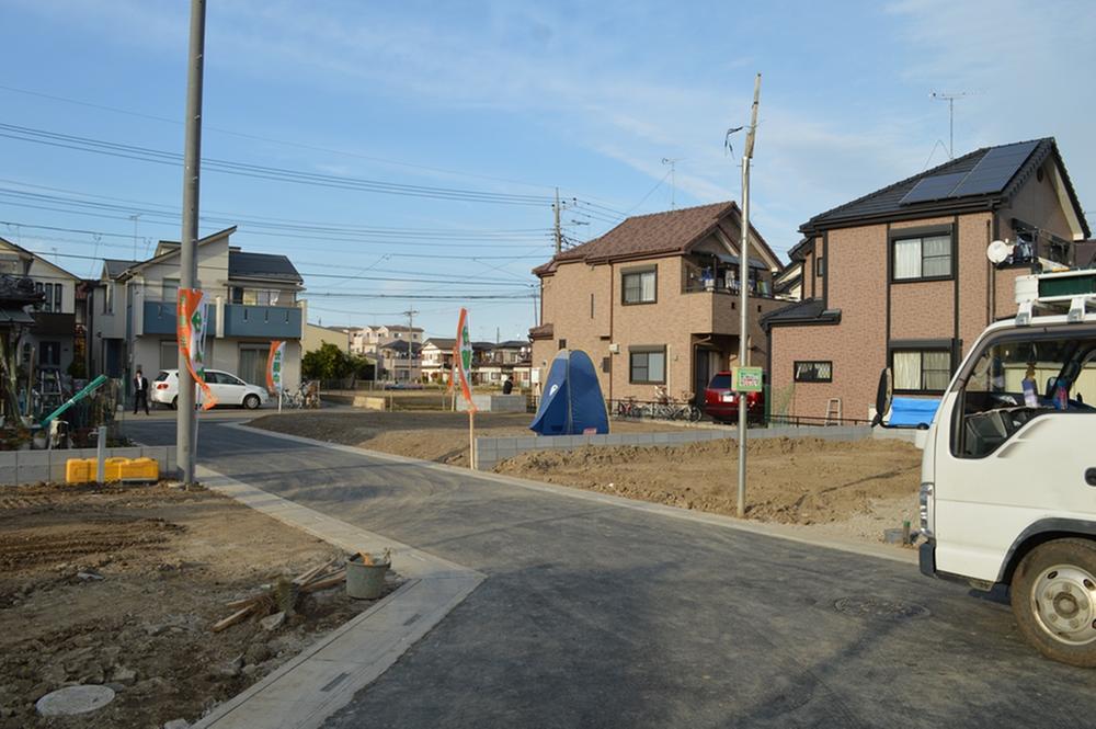 Local photos, including front road. Local (11 May 2013) Shooting